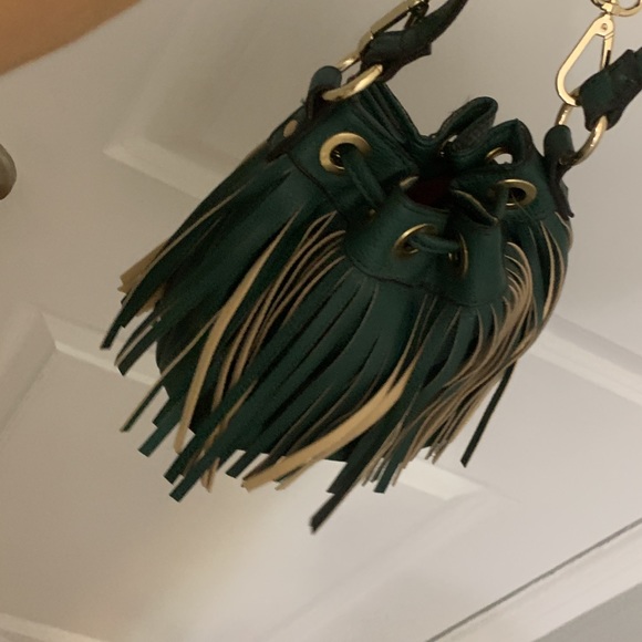 Crossbody. - Picture 3 of 7